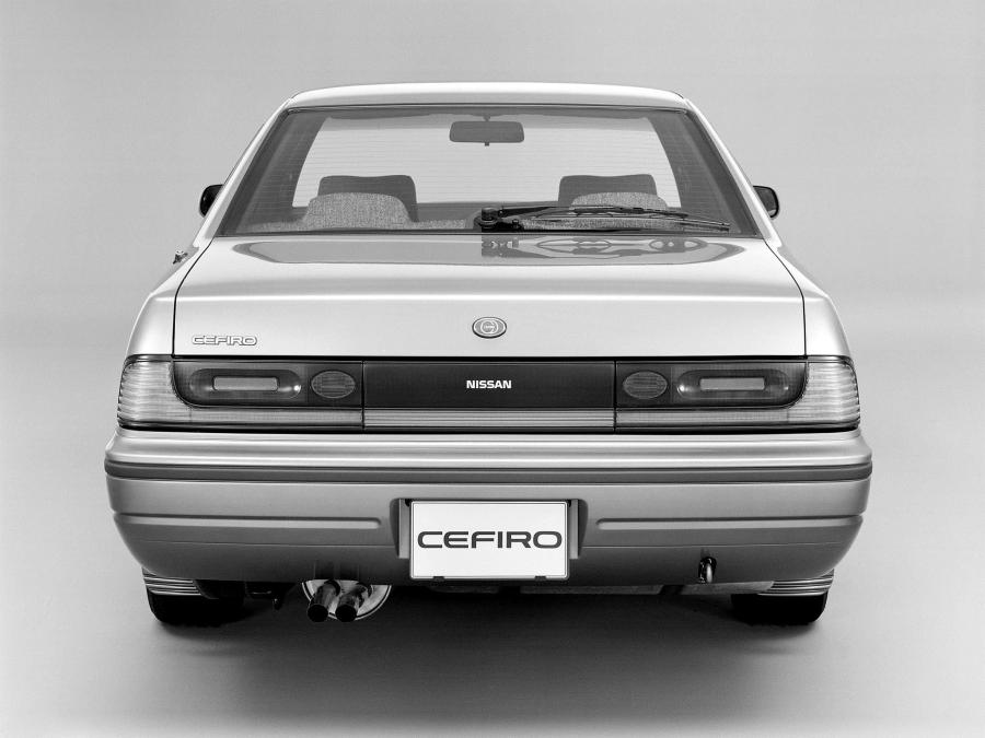  Nissan Cefiro 1988 года  (фото 8 из 13)